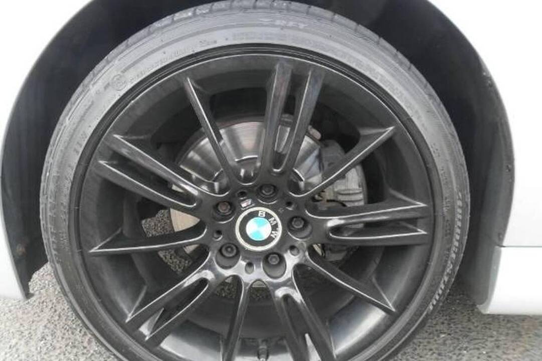 Apynaujį kliento BMW sudaužęs autoserviso meistras susiėmė už galvos