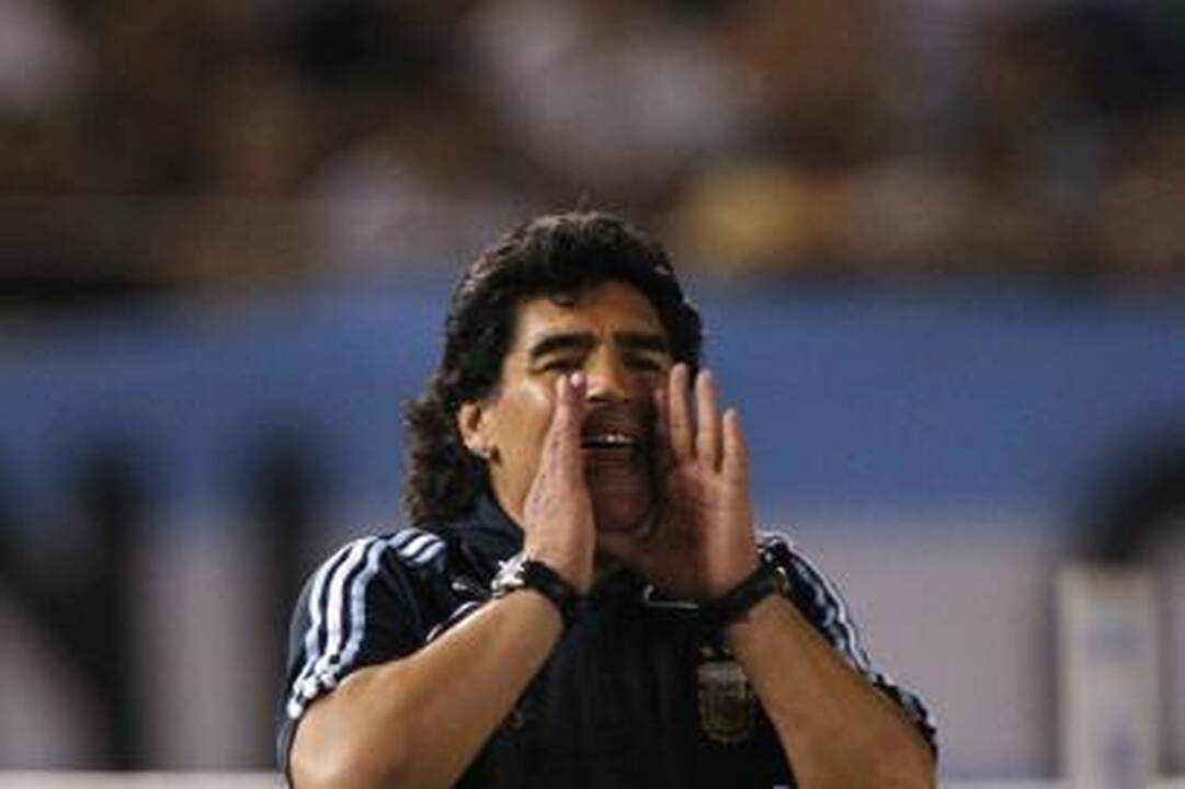 D.Maradona treniruotėje tapo futbolininkų "kriauše"