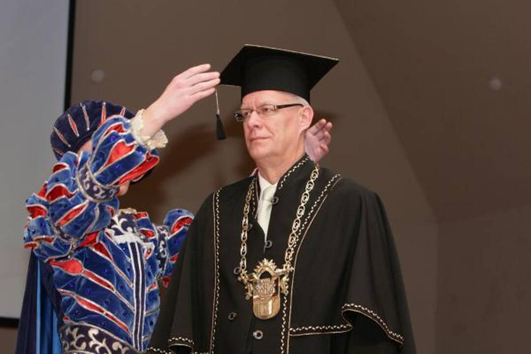 Latvijos prezidentas - KU garbės daktaras 