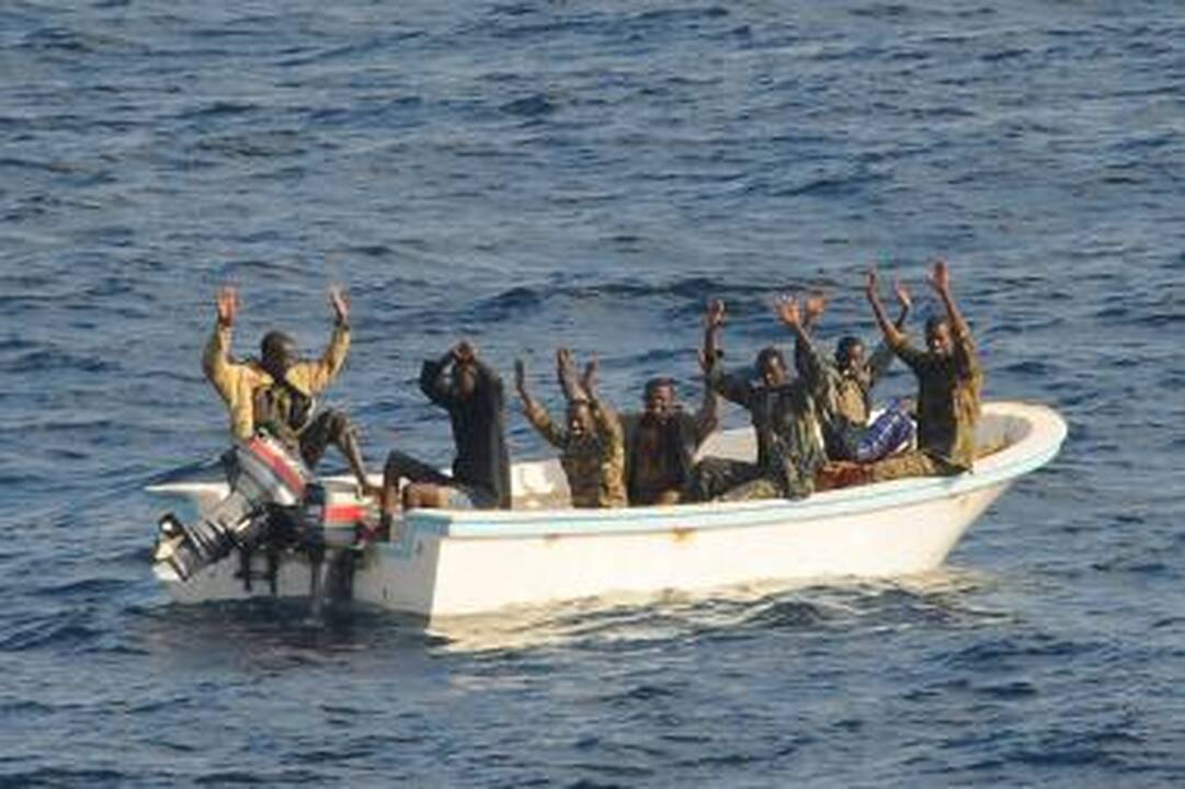 JAV rengiasi karui su piratais?
