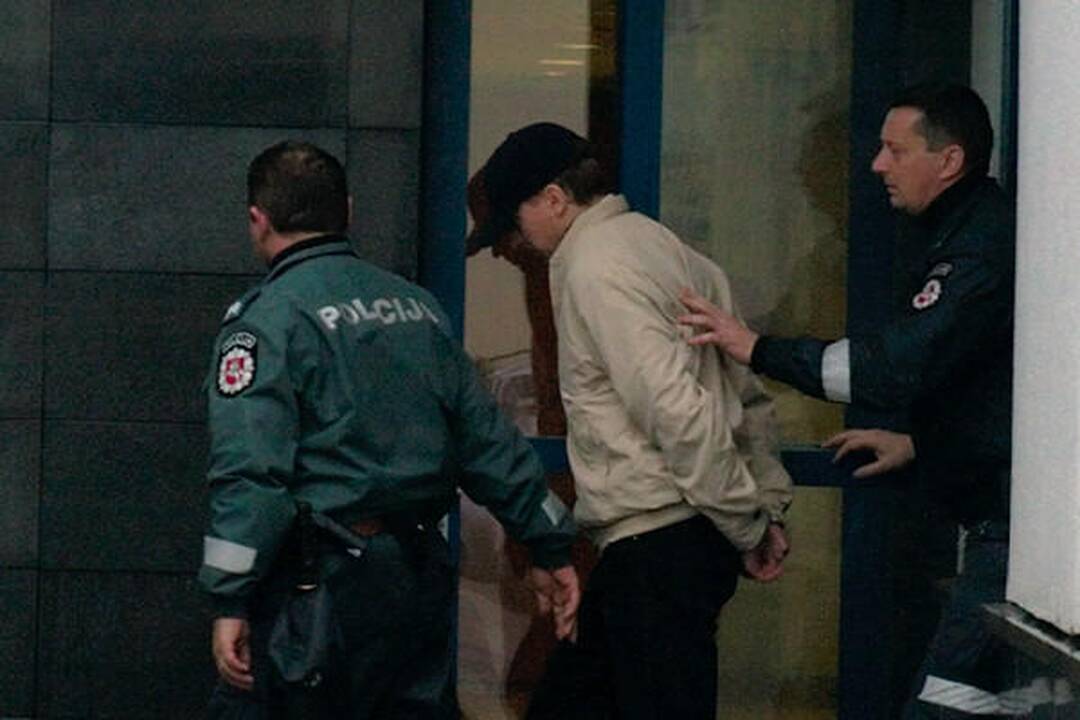 Sostinės mokykloje mokytojas įtariamas išprievartavęs mokinį