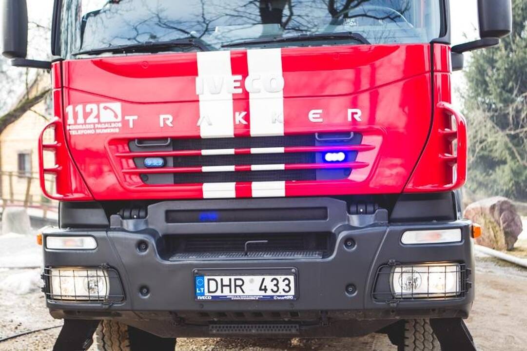 Vilniaus rajone    dega    medinis    namas
