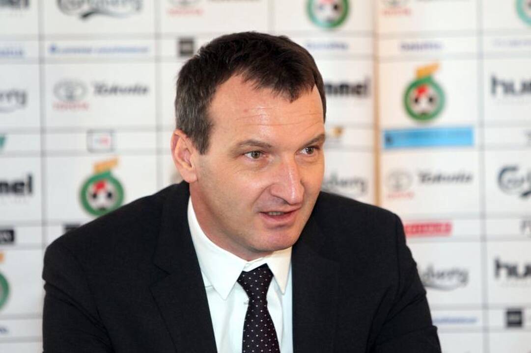 Kokius žaidimus žaidžia LFF su C. Laszlo?