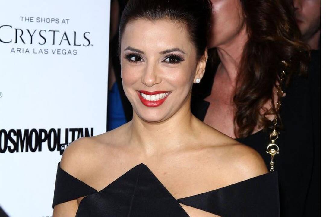 Eva Longoria tiki, kad internete galima rasti meilę
