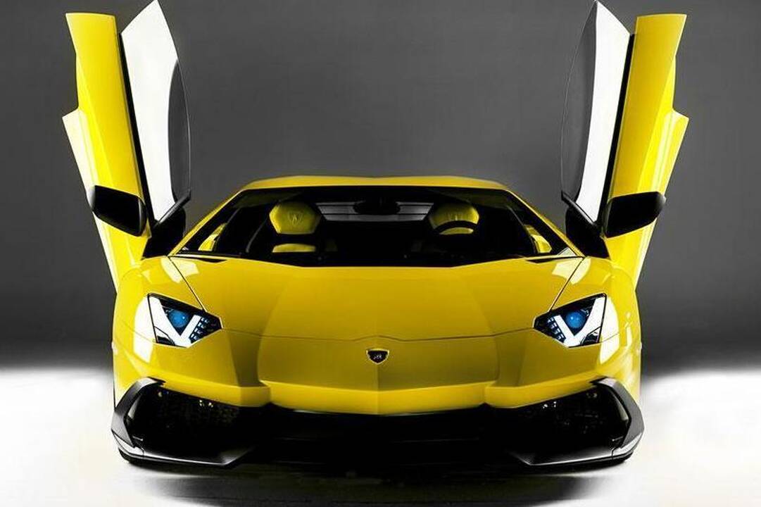 Geltonas „Lamborghini“ - kompanijos jubiliejui