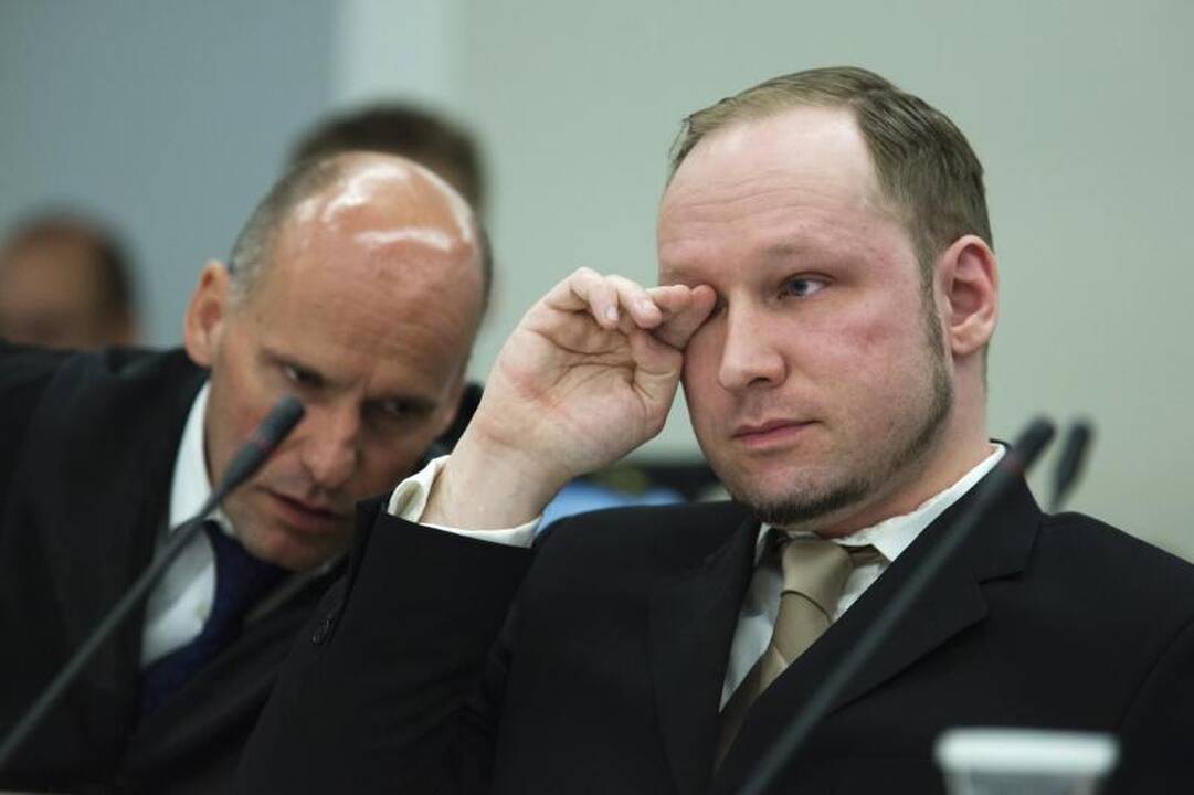Breivikas po suėmimo policijos prašė duoti pleistrą