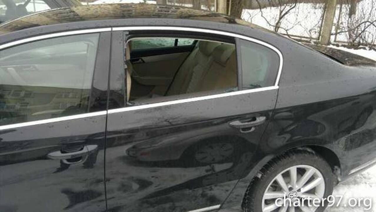 Sostinės centre išplėštas Seimo nario E. Zingerio automobilis