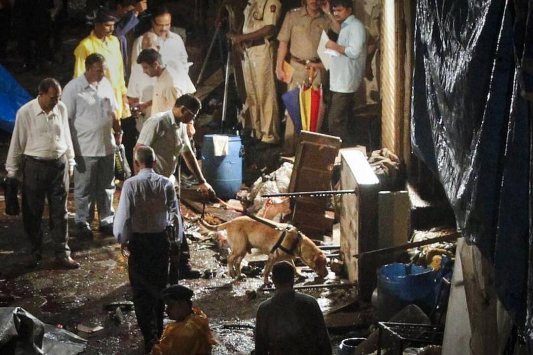 Indijos verslo sostinėje per tris sprogimus žuvo keliolika žmonių (atnaujinta)