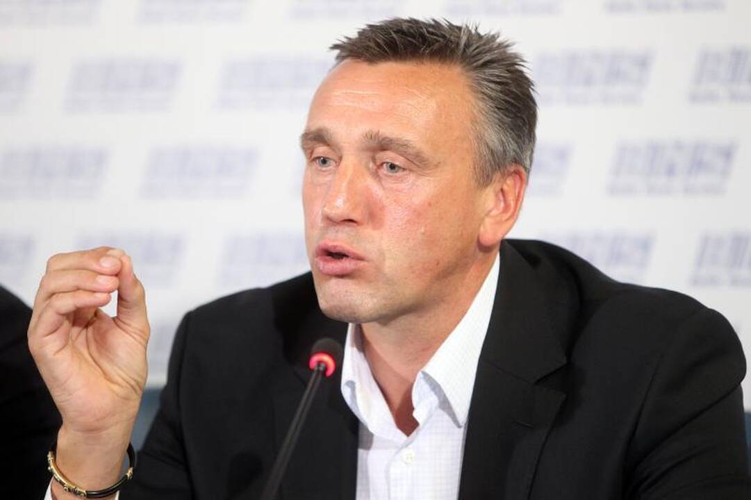 Bunda Lietuvos futbolo      bendruomenė?