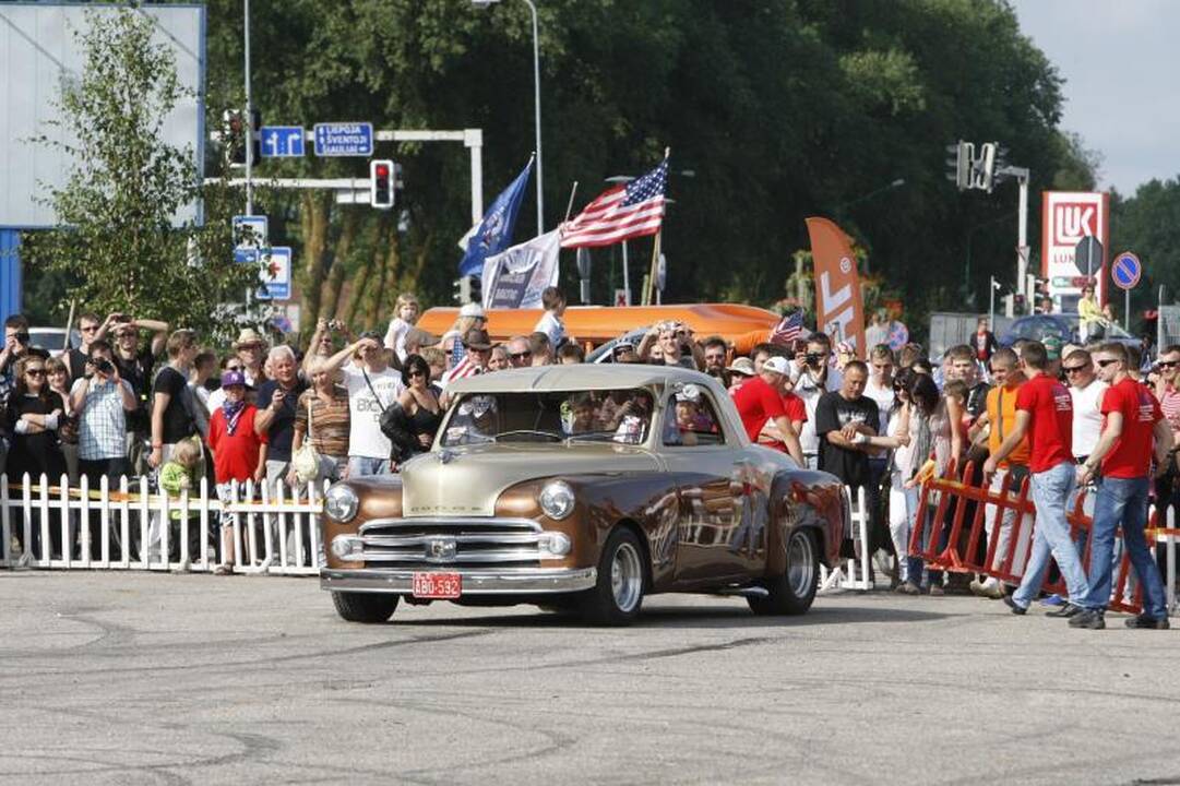Palangą sudrebins amerikietiškų automobilių variklių gausmas