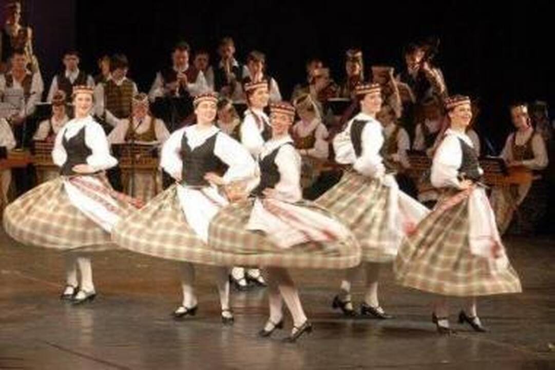 Kalėdinė nuotaika - liaudies dainose ir šokiuose