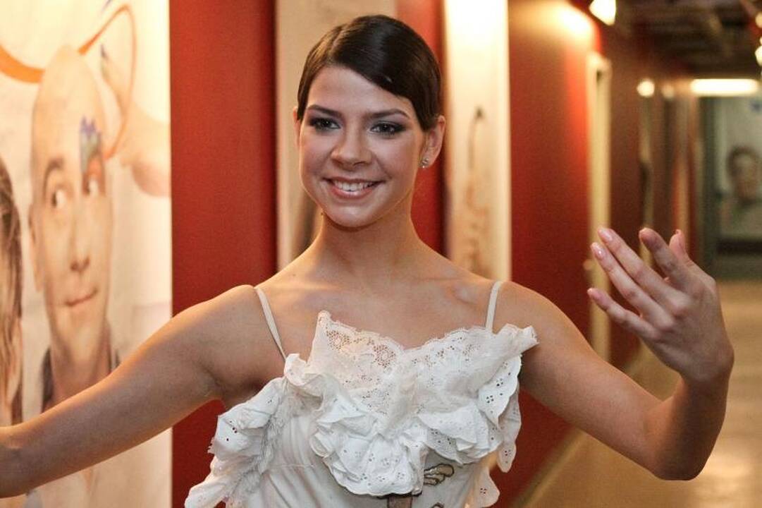 K.Liukaitytei tampa vis sunkiau maskuoti augantį nėščiosios pilvuką  