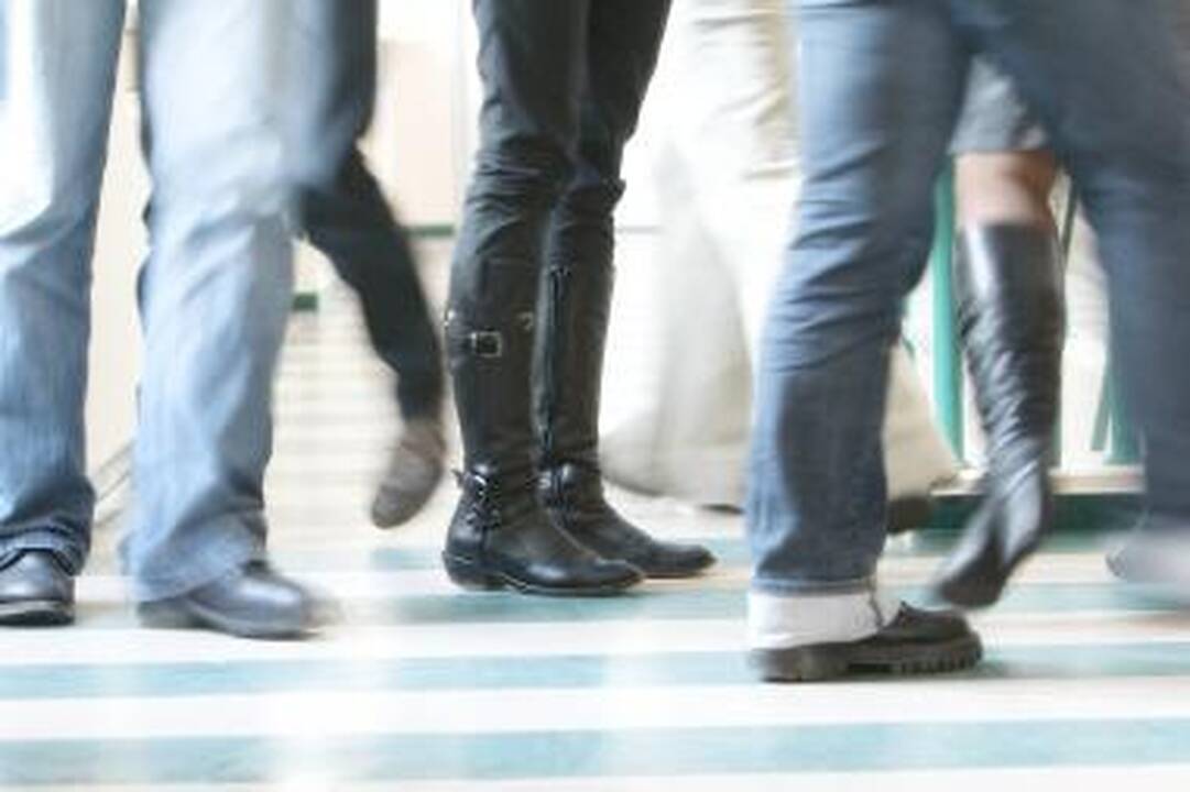 Kelmėje neaiškiomis aplinkybėmis peršauta moteris