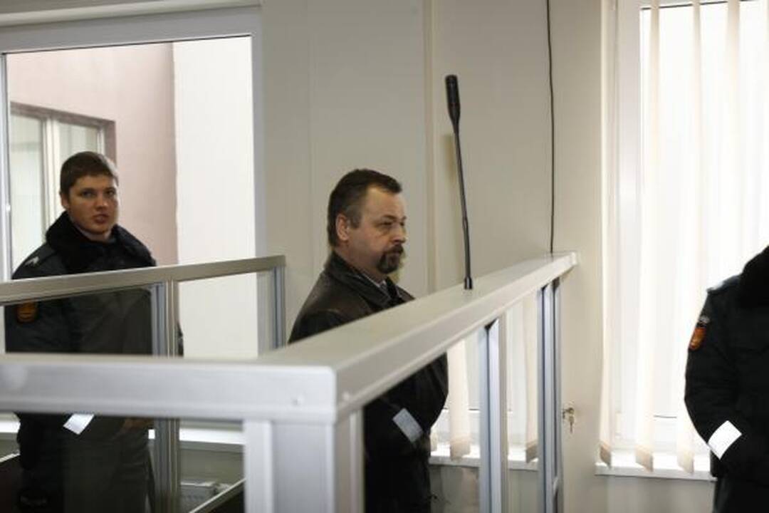 Kyšininkavimu įtariamas antstolis A.Zenkevičius nušalintas nuo pareigų