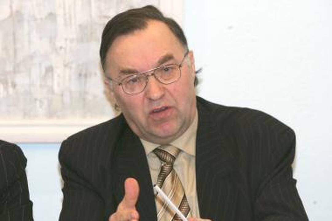 Karšto vandens skaitiklis išvertė iš posto (papildyta)