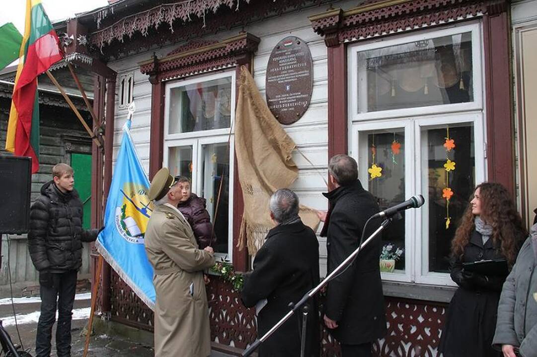Kaune atidengta atminimo lenta Jonui ir Jurgiui Dobkevičiams
