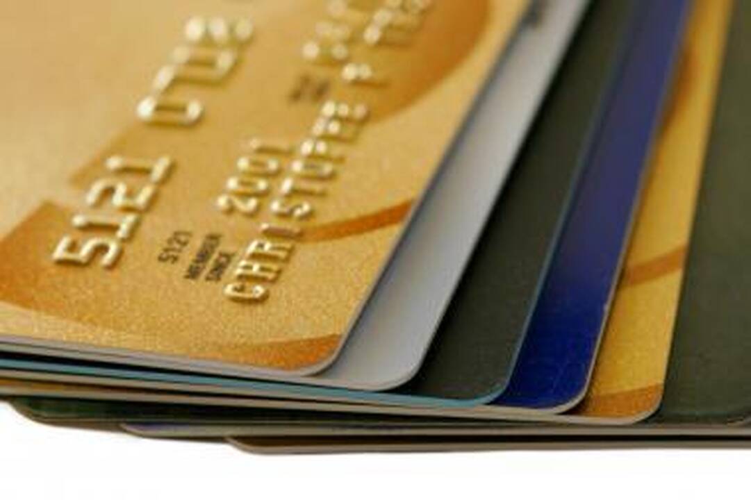 „Swedbank" klientai kortelėmis gali atsiskaityti pašte