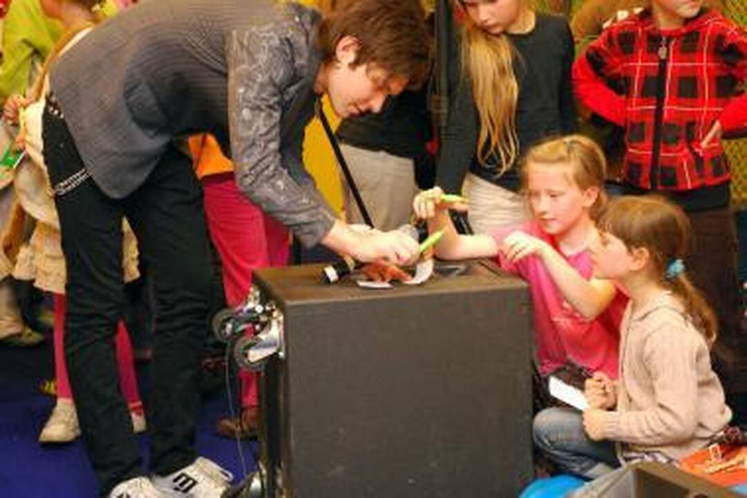 Dainininkas Vudis atidarė vaikų pramogų klubą Pilaitėje