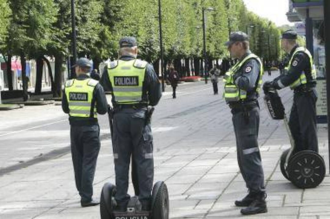 Policijos pareigūnai stebės futbolo sirgalius