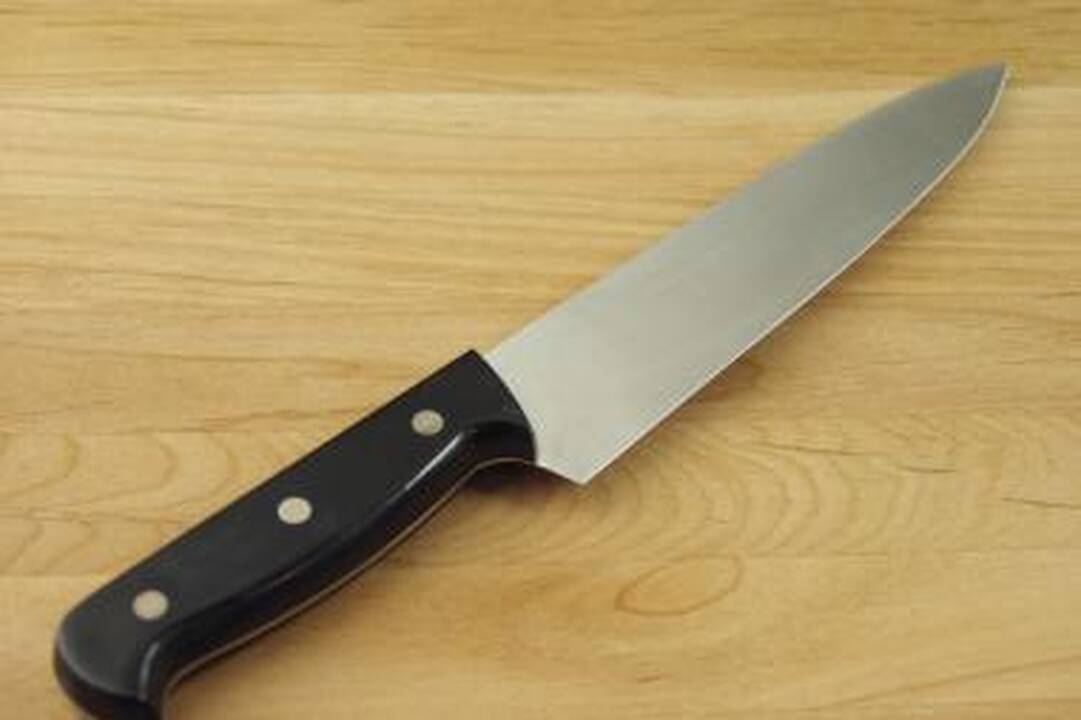 Vyras peiliu sužalojo žmoną