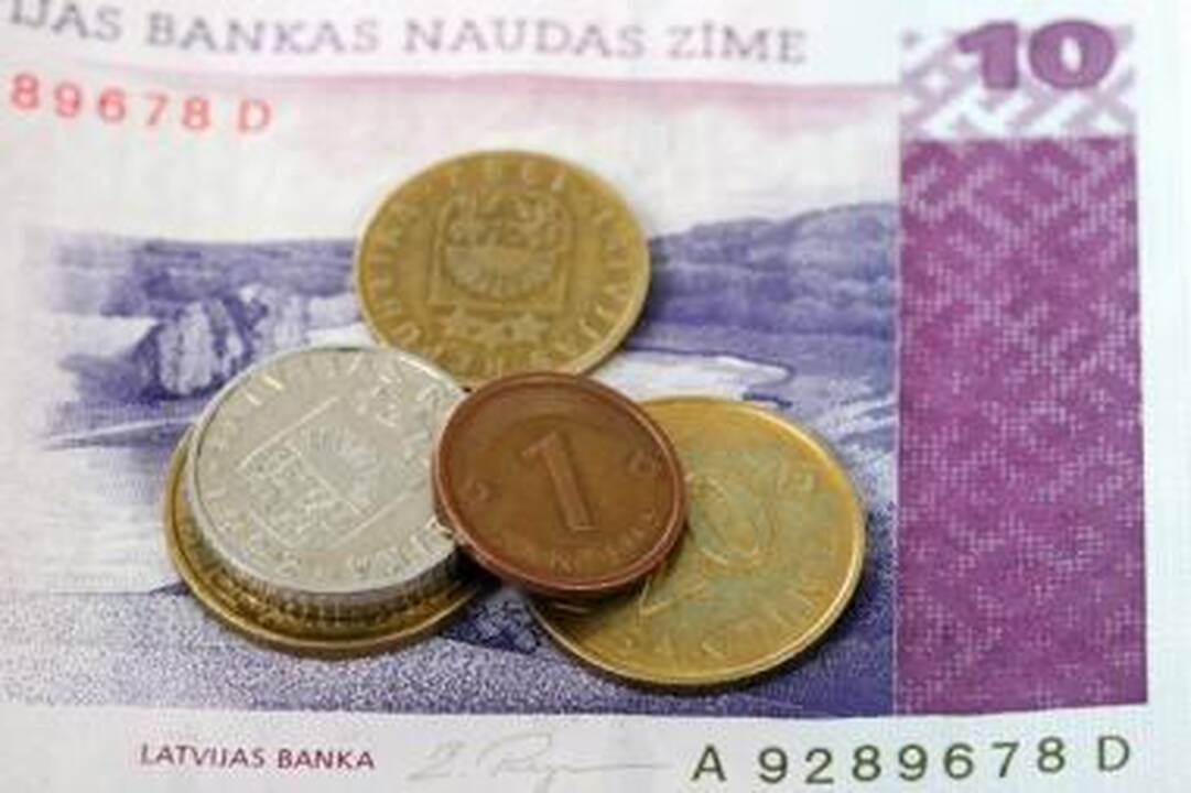 Pareigūnams kyšį pasiūlė latais