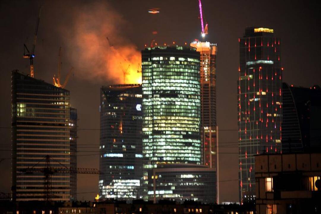 Liepsnojo Maskvos dangoraižis „Moskva-siti“