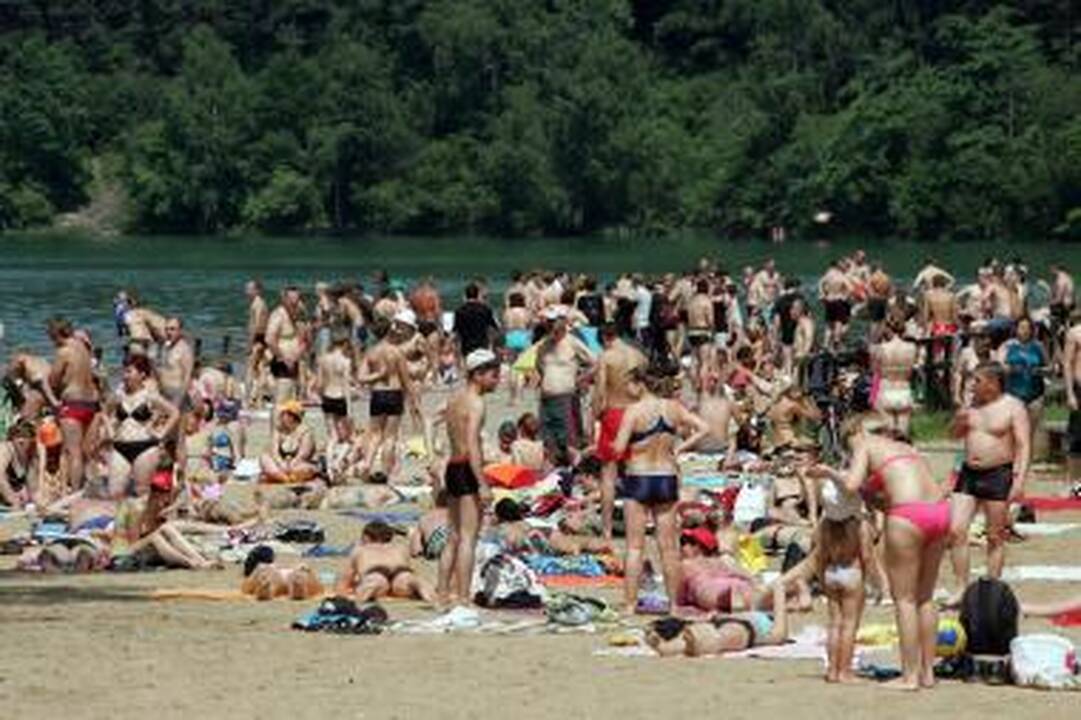 Vilniaus paplūdimius užtvindė poilsiautojai