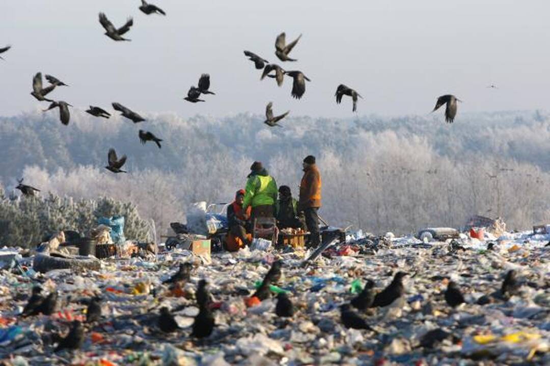Uždusinusi ir į sąvartyną kūdikį išmetusi kaunietė išleista į laisvę