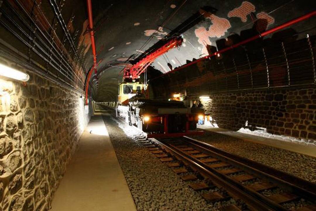 Traukiniai tuneliu važiuoja nuo antradienio (papildyta)  