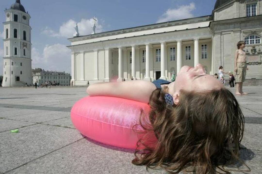 "Flash mob" entuziastai žada ir toliau šokiruoti