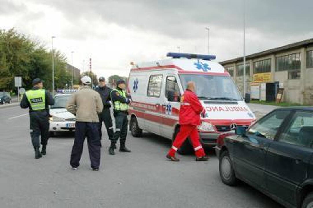 Pėsčiųjų perėjoje partrenkta moteris