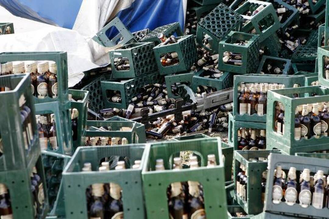 Uostamiestyje ant gatvės pasipylė alus