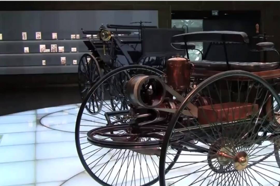 Kokiu greičiu važiavo pirmasis automobilis pasaulyje?