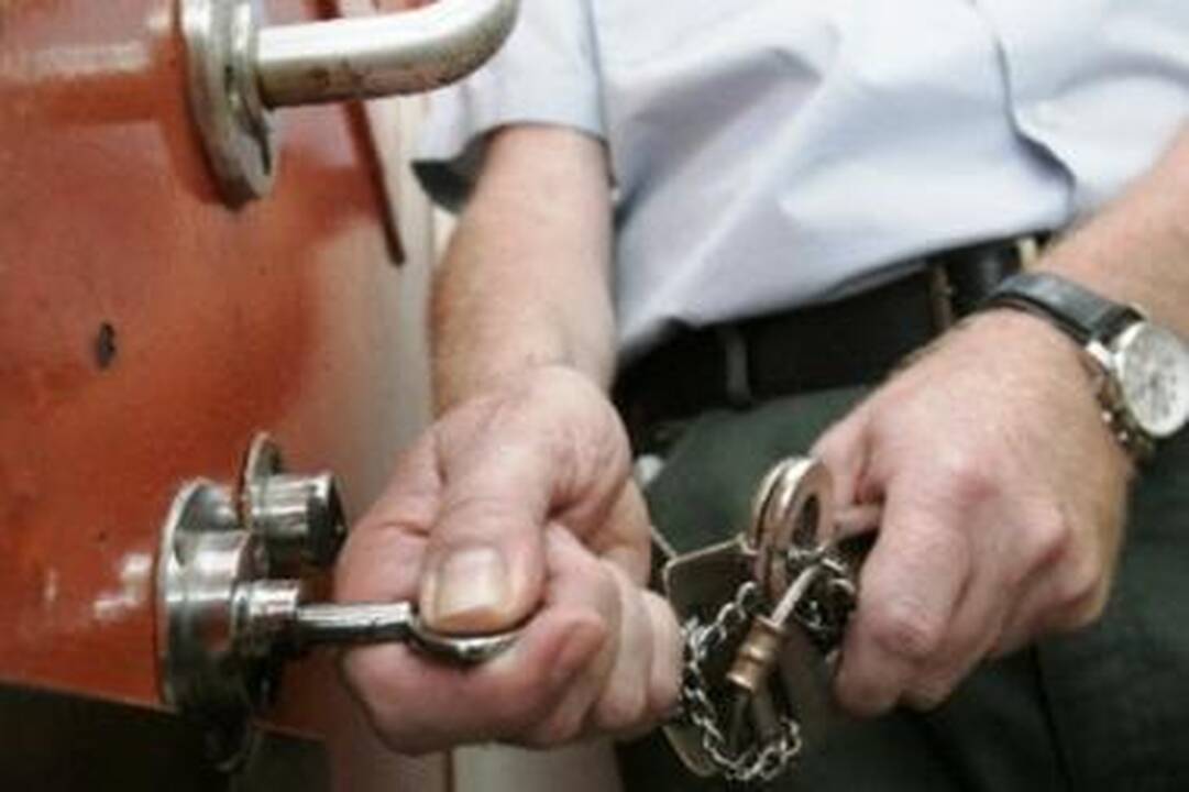 Nacistiniai šūkiai kalėjimo kameroje žeidžia žmogaus orumą