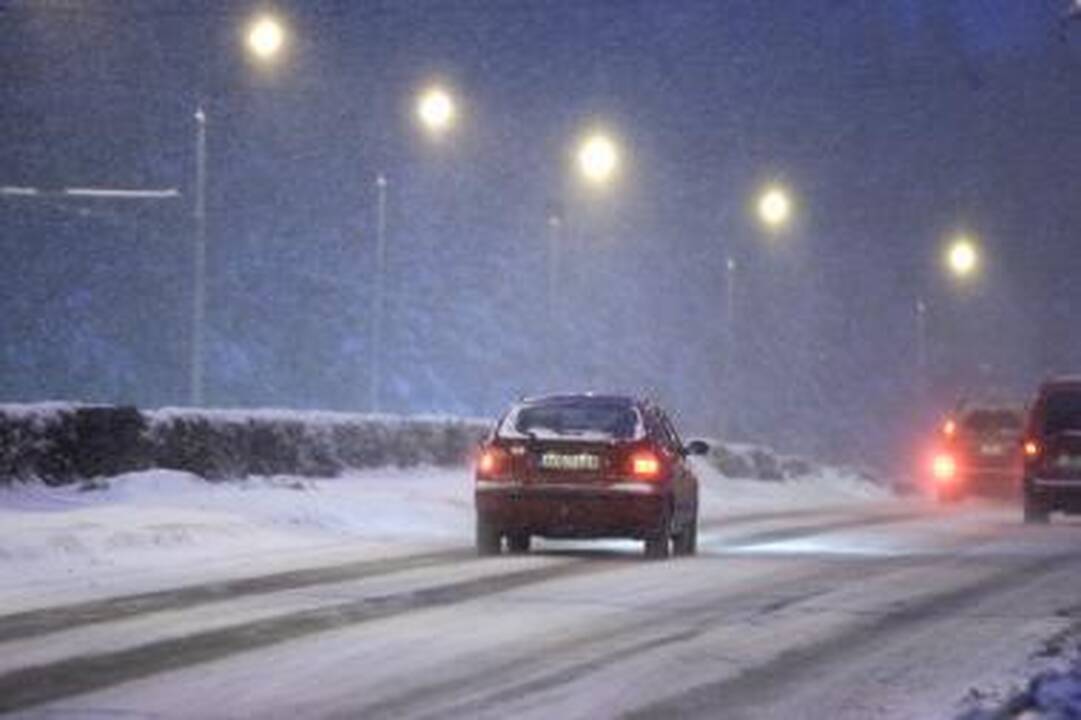 Kelių būklė: eismo sąlygos geros, barstomi tik kai kurie rajoniniai keliai