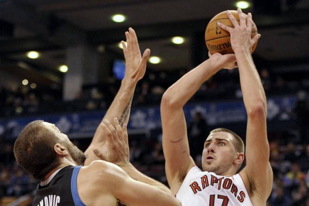 NBA: pirmąją „Raptors“ pergalę kalė ir J.Valančiūnas, L.Kleiza nežaidė