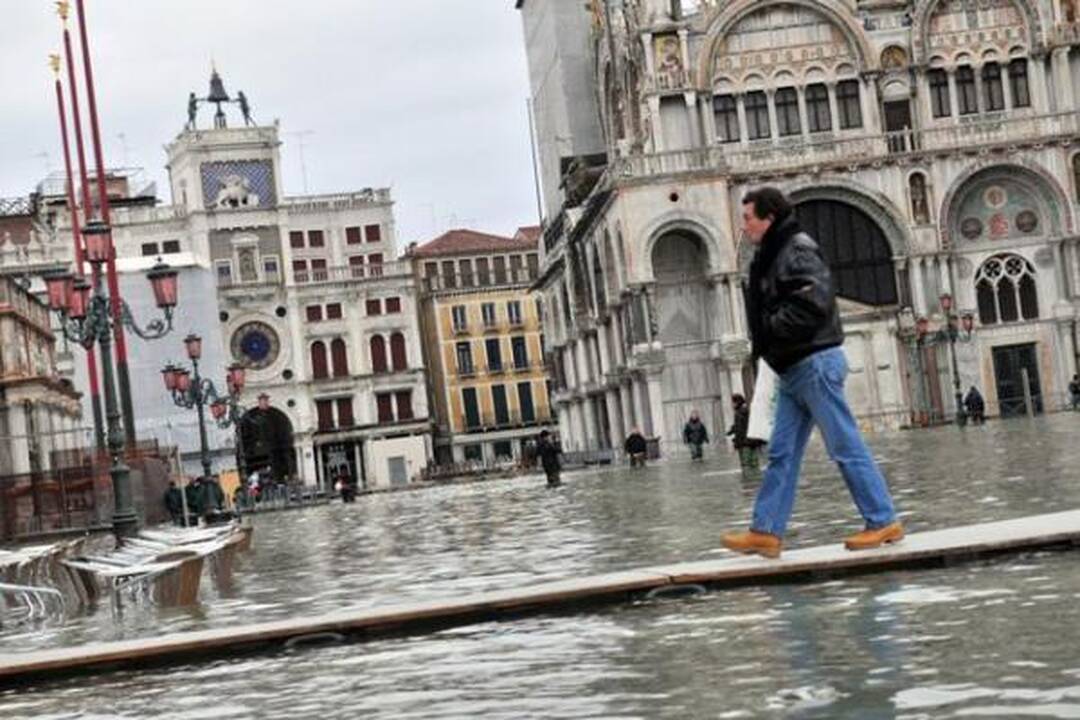 Skęstanti Venecija apmokestins turistus 