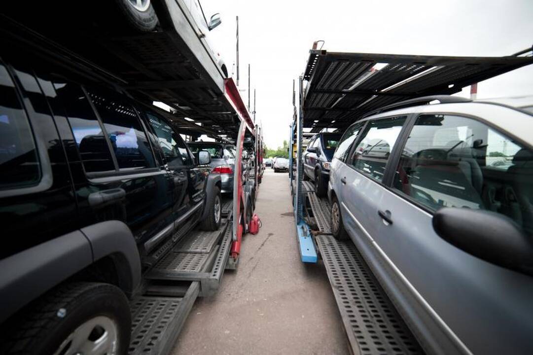 Vilniečių pora užsuko milijoninį naudotų automobilių šešėlinį verslą