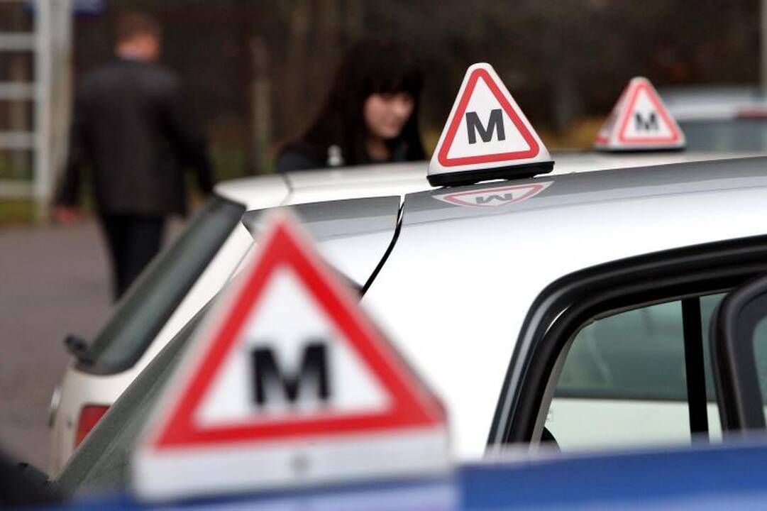 Seimas ketina dar atidėti tvarką dėl papildomo vairuotojų mokymo