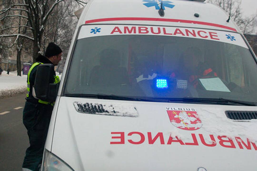 Visureigis taranavo Vilniaus patrulių automobilį, sužalota policininkė