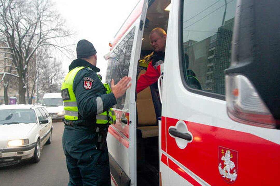 Visureigis taranavo Vilniaus patrulių automobilį, sužalota policininkė