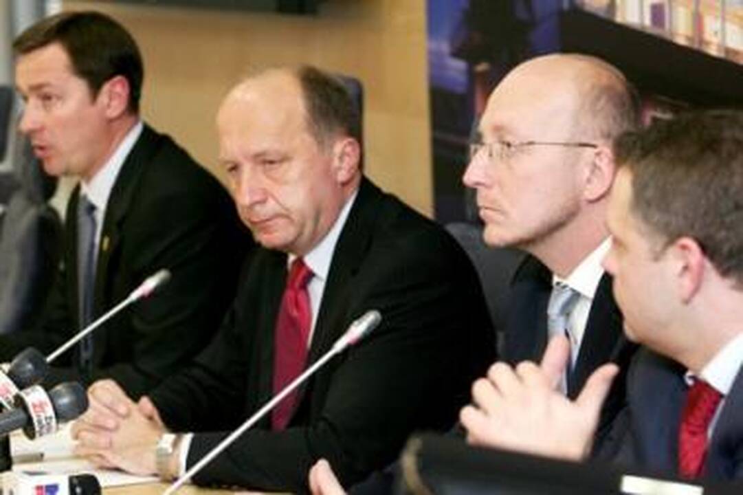 Valdantieji sutarė mažinti atskaitymus pensijų fondams