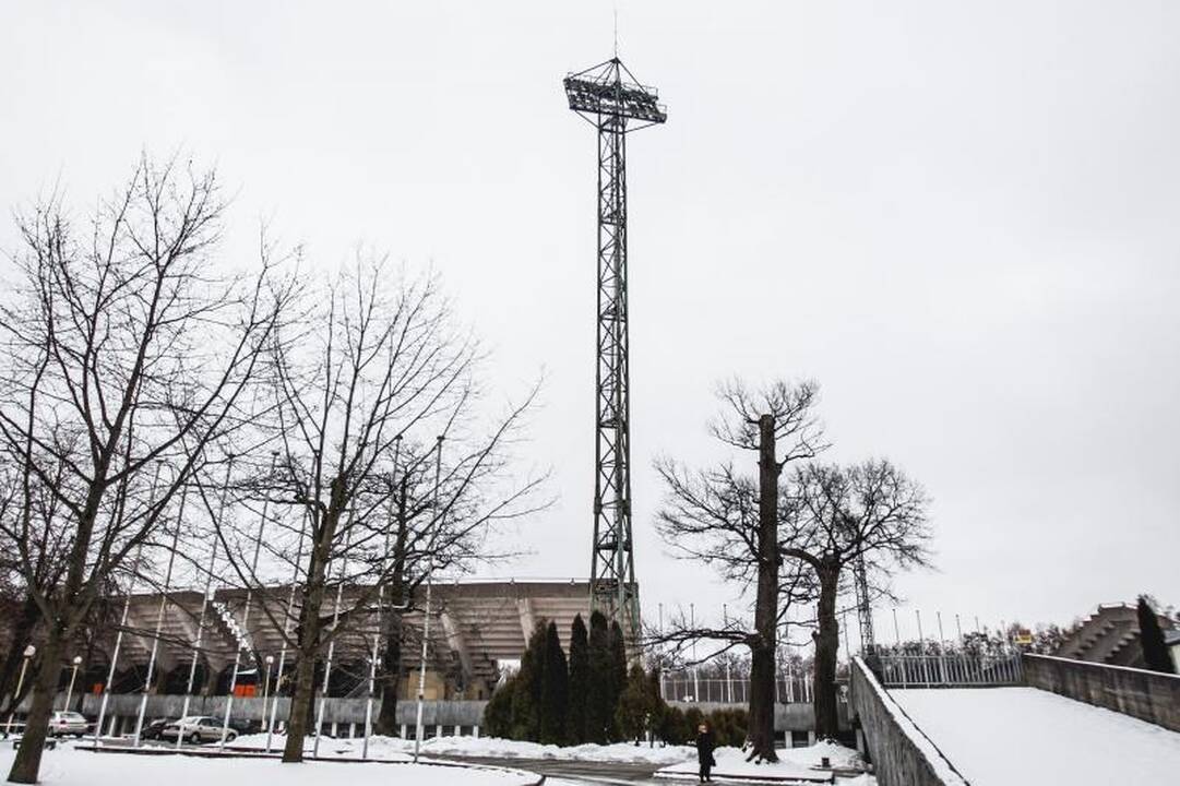Tušti pažadai: griūvantys stadiono bokštai remonto dar nesulaukė 