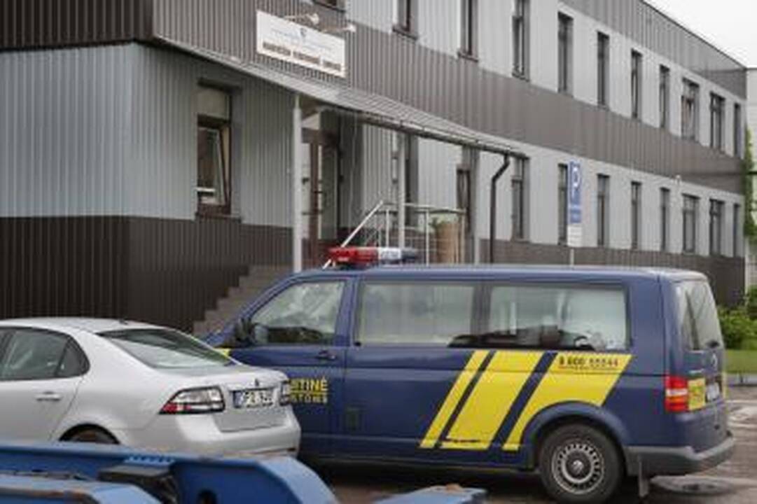 Verslininkai - apsileidusios muitinės įkaitai 