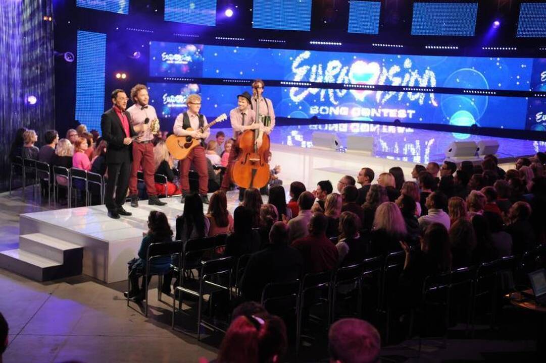 „Eurovizijos“ atranka: komisijos simpatijos – gražuolėms ir „Božolė“