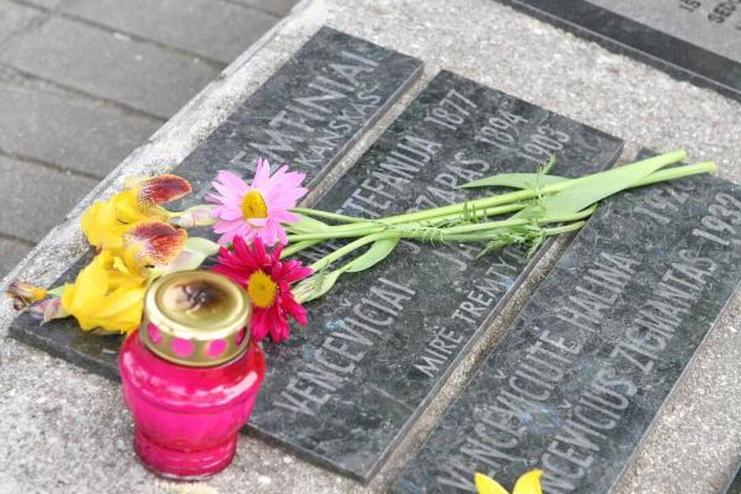Vilties ir gedulo dieną Klaipėdoje priminė žilagalvių eisena