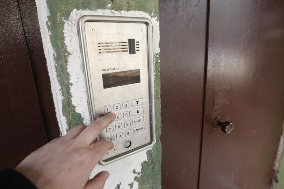 Už neveikiančią spyną - nesibaigiančios rinkliavos