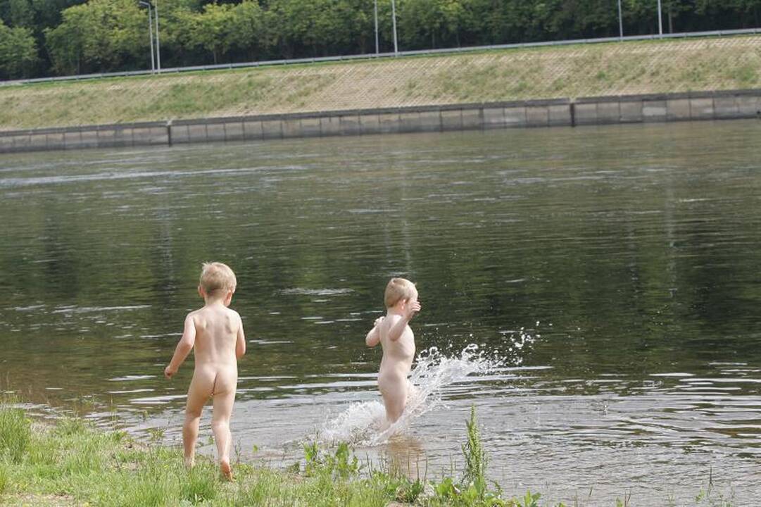 Nemune, ties senuoju paplūdimiu, užterštas vanduo 