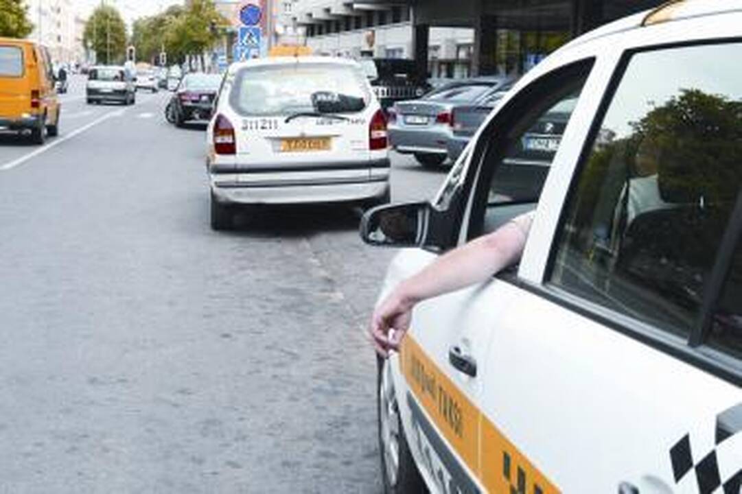 Klaipėdoje klientai smaugė ir apiplėšė taksistą