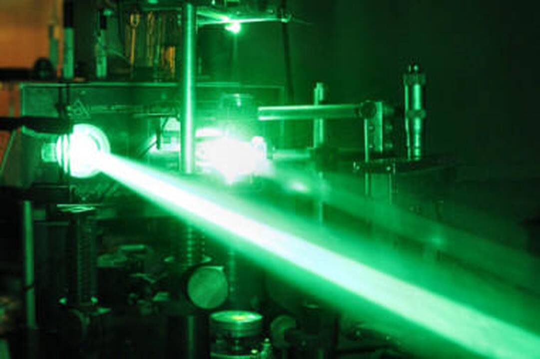 Aukštųjų technologijų įmonės skatinamos įdarbinti daugiau mokslininkų